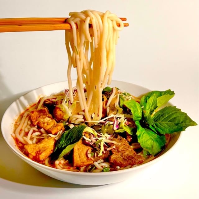 E3. Hue Spicy Noodle (Bún Huế).