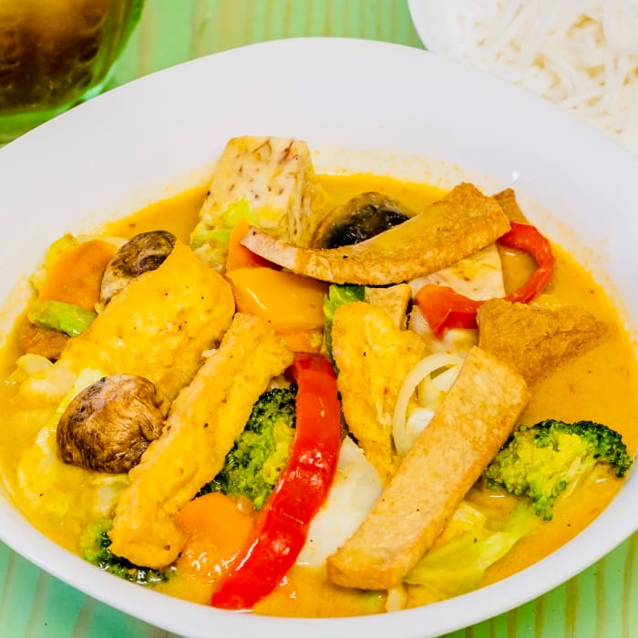 E1. Curry Soup (Cà Ri).