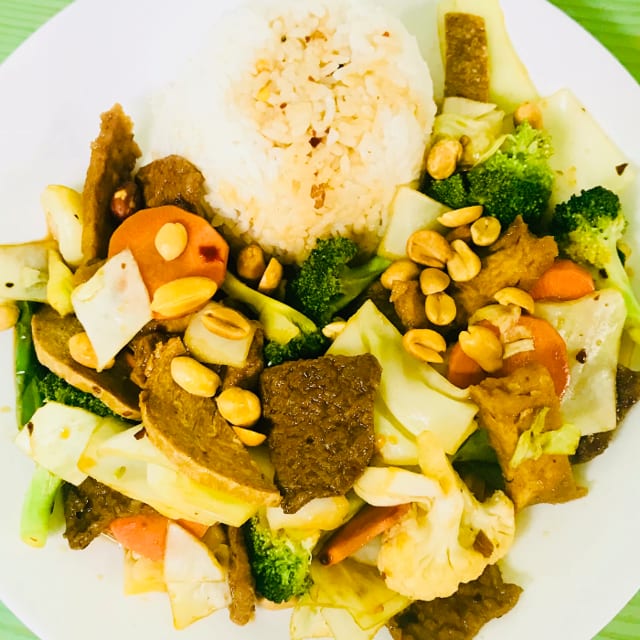 E6. Kung Pao (Rau Củ Xào).