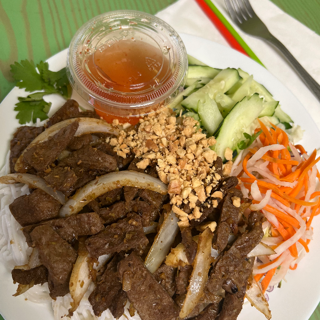 M16. Beef Noodles (Bò xào lăn)