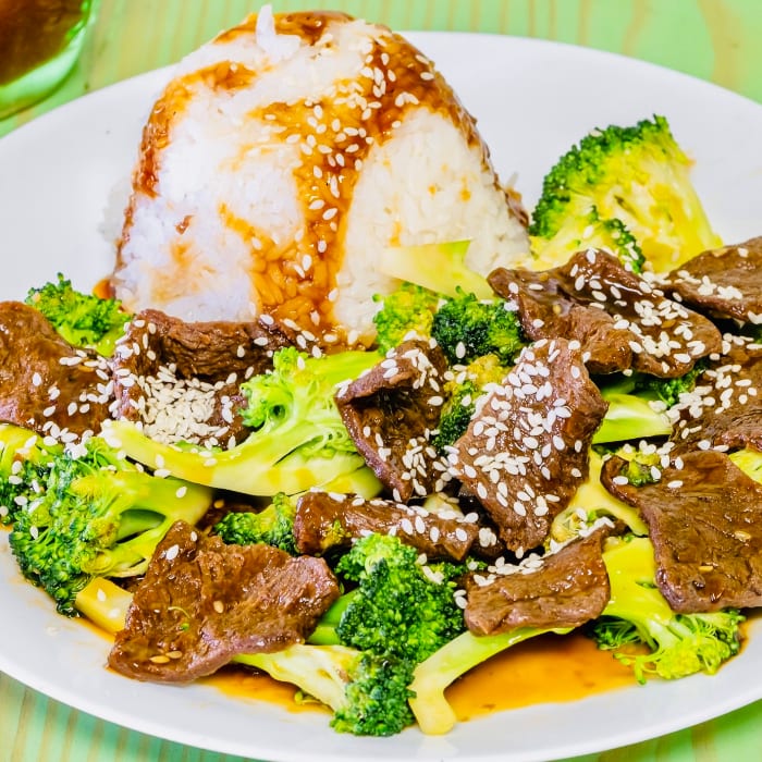 M13. Broccoli Beef (Bò Bông).